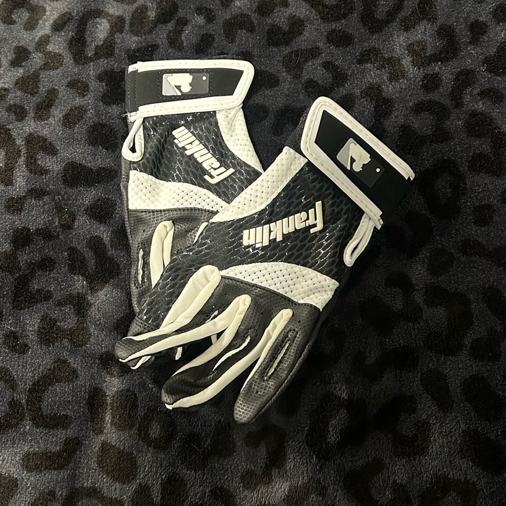 Youth batting gloves